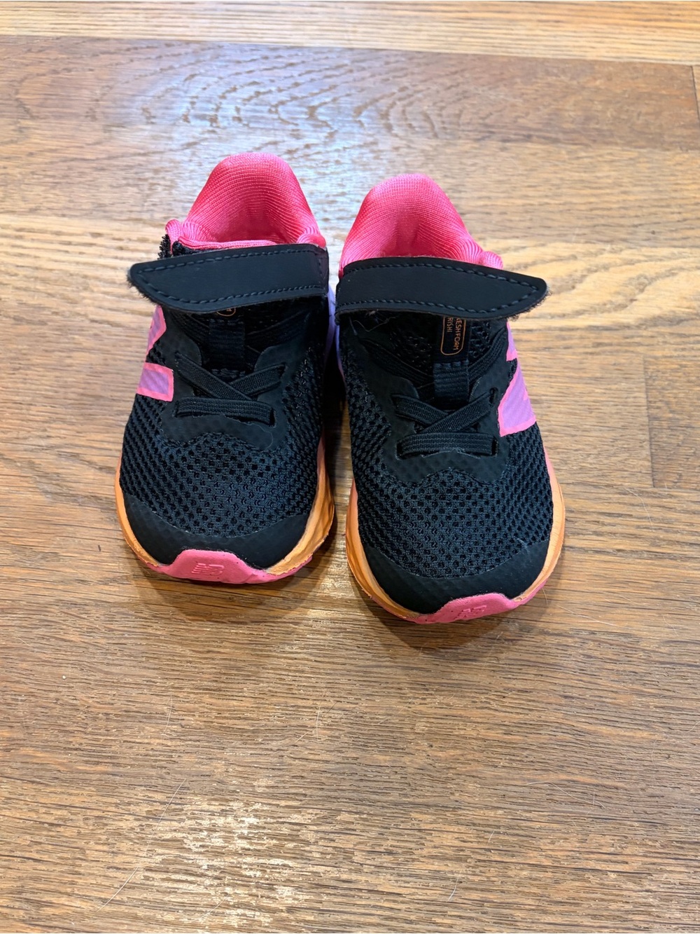 New Balance Kids Black Pink & Orange Lightweight Sneakers size 4